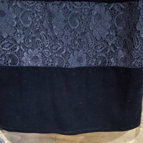 Laundry By Shelli Segal Black and Gray Sheath Dress with Bishop Sleeves - Picture 4 of 7